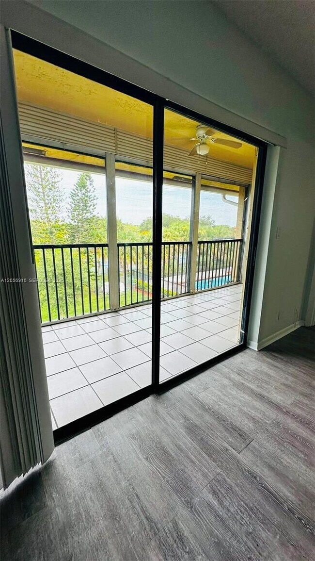Building Photo - 2091 Coral Ridge Dr