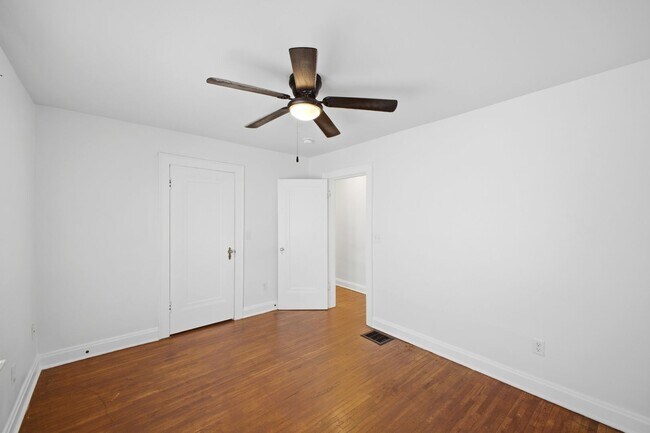 Building Photo - 415-417 S Huron Ave