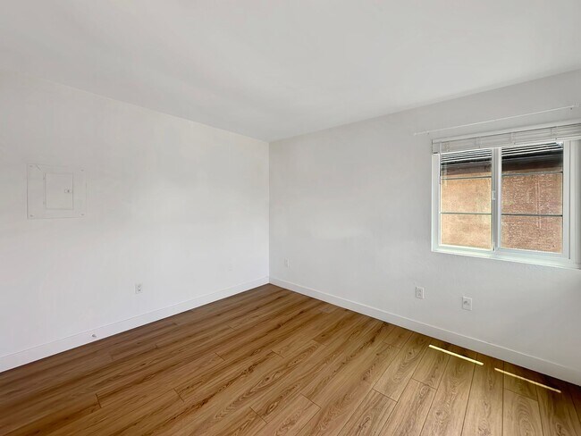 Building Photo - Beautiful 2BD/2BA Condo in North Park W/ C...
