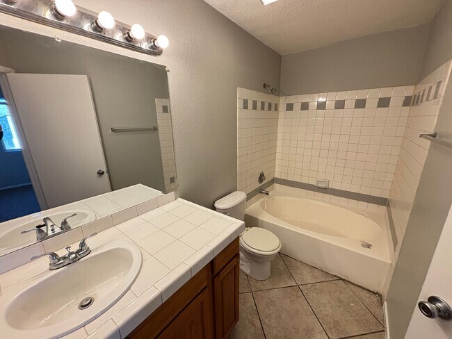 Building Photo - 6208 Yerba Ln