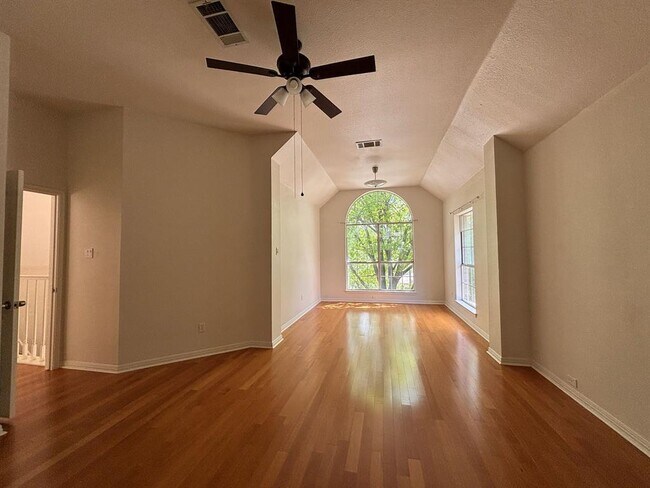 Building Photo - 7730 Lakewood Dr