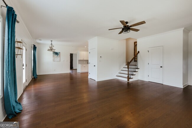 Building Photo - 499 Little Oak St