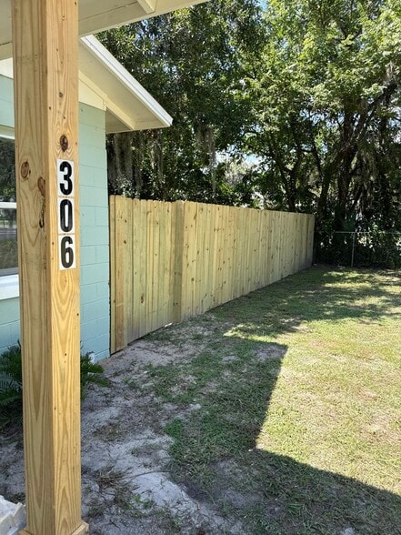 Building Photo - 306 SW 19th Ave