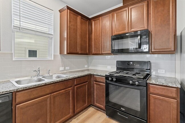 Building Photo - 7116 Silver Star Ln