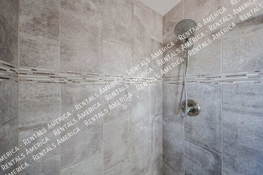 Building Photo - 11621 N 30th St