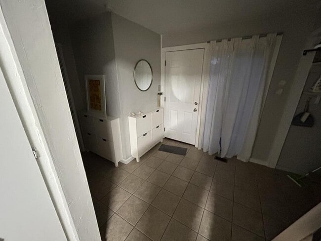 Building Photo - 615 S Mills Ave