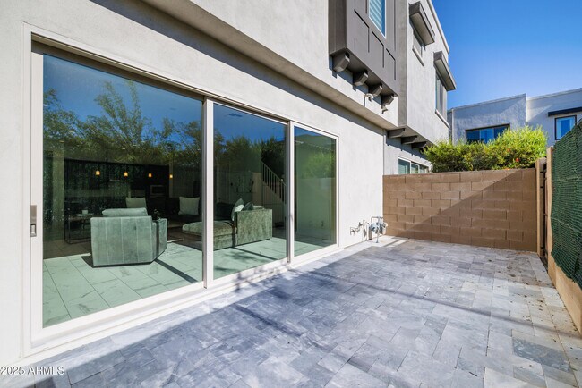 Building Photo - 7349 E Vista Bonita Dr