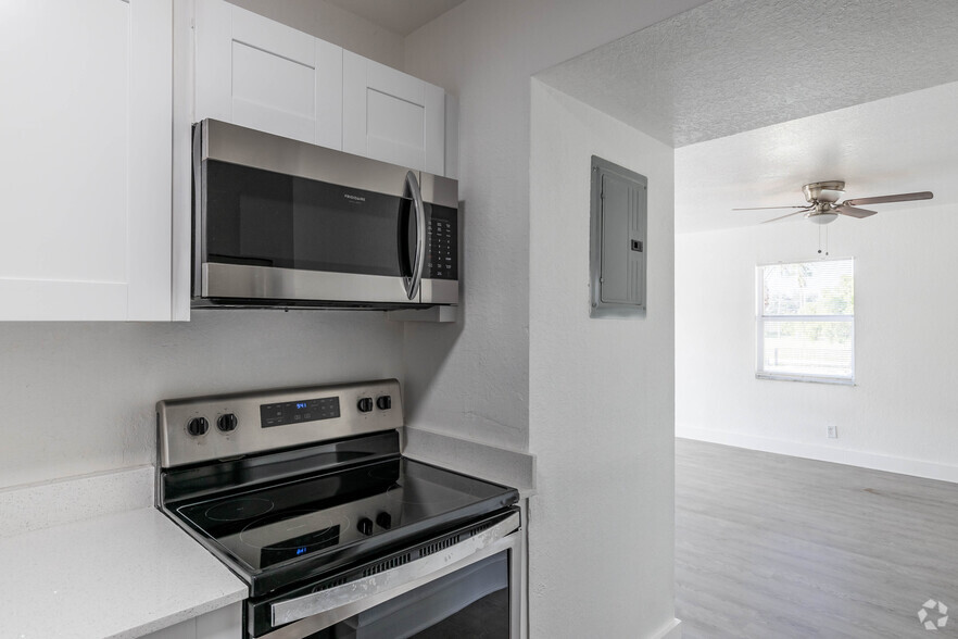 2 BR, 1 BA - Deerfield Beach Apartments