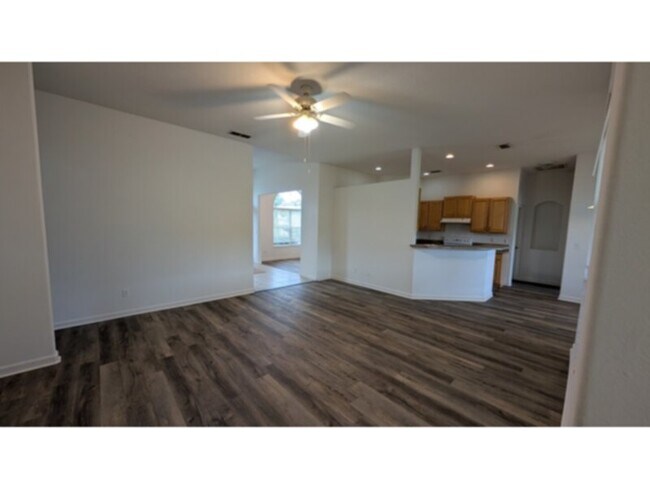 Building Photo - 4 Bedroom, 3 Bath Spacious House in Palm Coast, FL