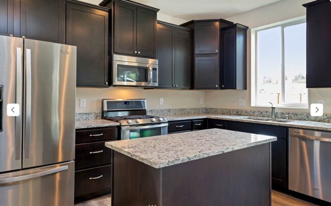 Building Photo - 5 bedroom Puyallup home with Bonus room!