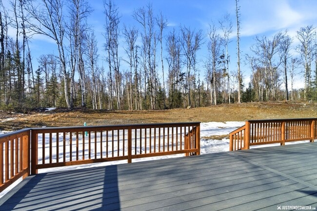 Building Photo - Aurora Heights Ranch