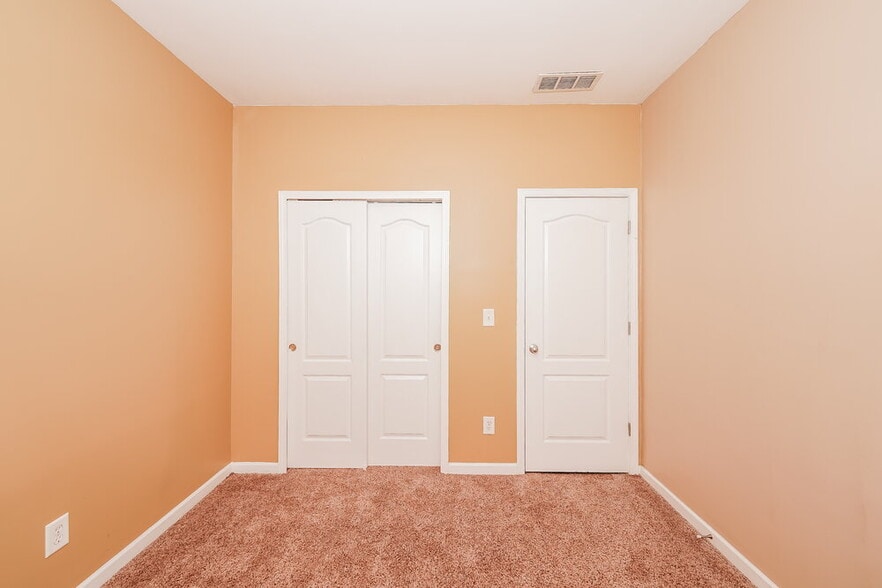 Building Photo - 4800 Deer Foot Cove