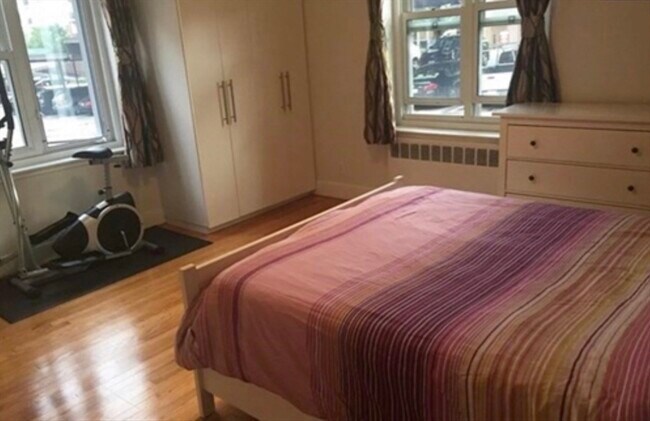 Building Photo - 136 Boylston St