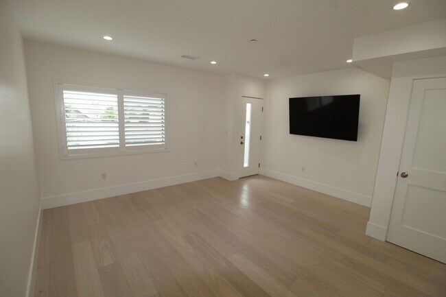 Building Photo - Oxnard Shores: Huge Rooftop Deck w/Ocean Views!