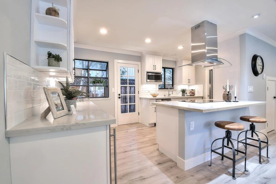 Building Photo - 494 Lassen St