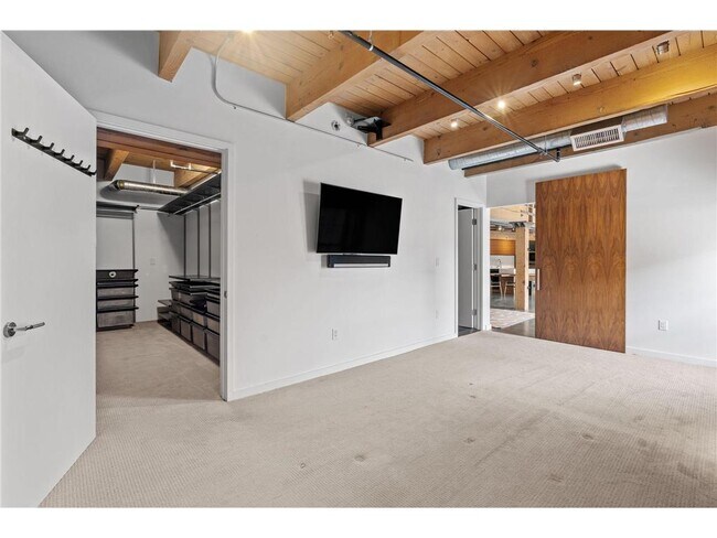 Building Photo - 404 N Washington Ave