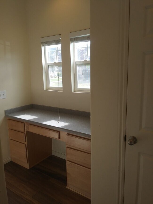 Building Photo - Gorgeous 5 Bedroom 3 Bathroom home in Lehi