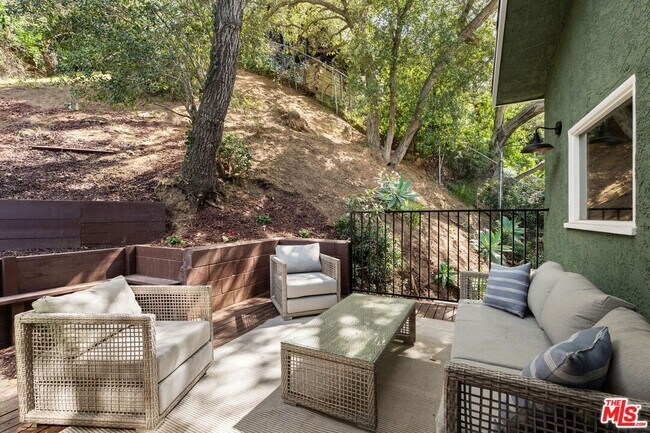 Building Photo - 8506 Oak Ct