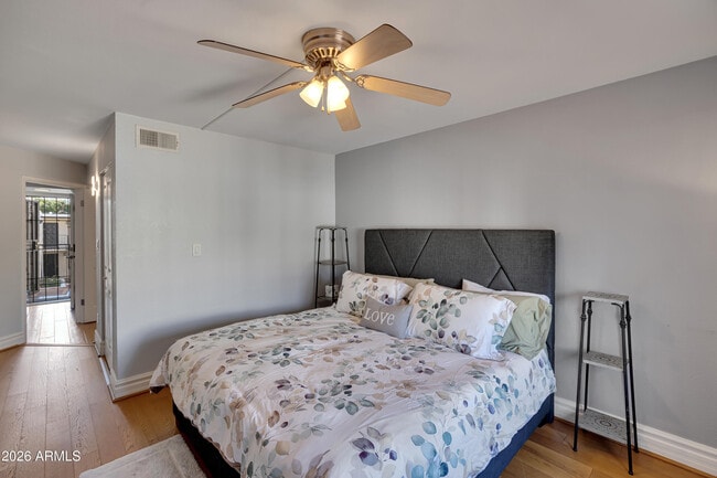 Building Photo - 3825 E Camelback Rd