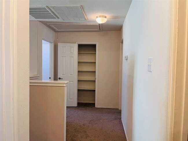 Building Photo - 2115 Vermillion Oak St