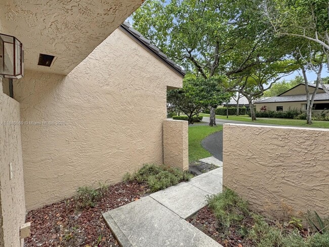 Building Photo - 9348 Chelsea Dr S