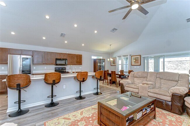 Building Photo - 6731 Castle Green Pl