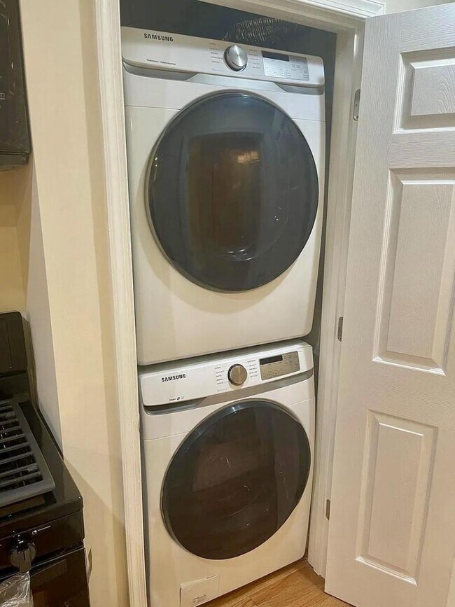 Building Photo - 1141 Owen Pl NE