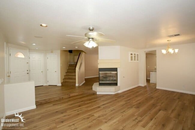 Building Photo - Charming 4Bdm 2.5Ba Home in the Heart of S...