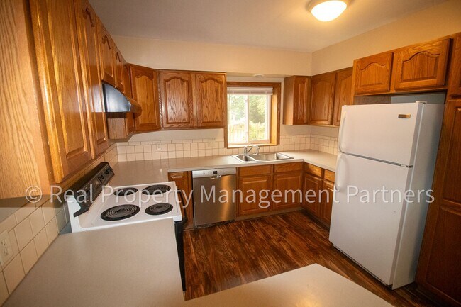 Building Photo - Charming 3 Bed 1 Bath Corner-Lot Ranch on 0.25+ Acres - Lawncare Included