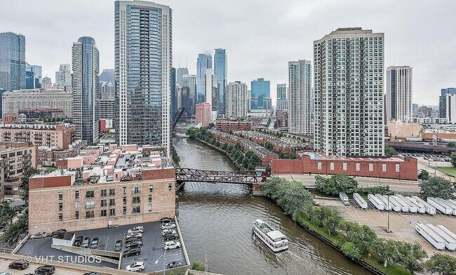 Building Photo - 600 N Kingsbury St