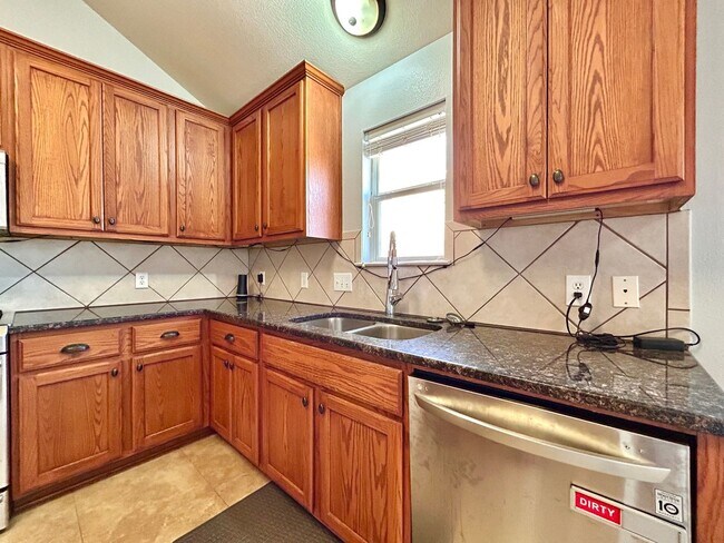 Building Photo - 1801 Rachel Ln