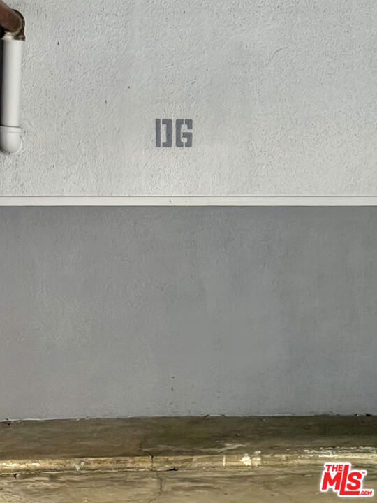 Building Photo - 976 Larrabee St