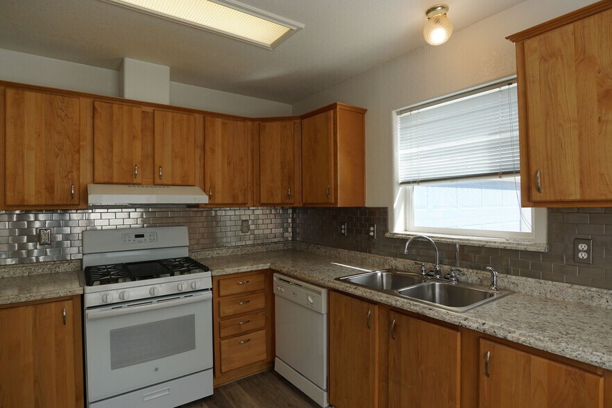 Building Photo - 5725 33rd Ave S