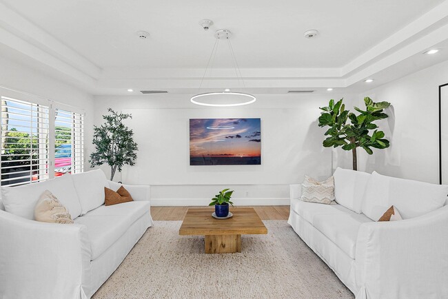 Building Photo - 2066 N Ocean Blvd