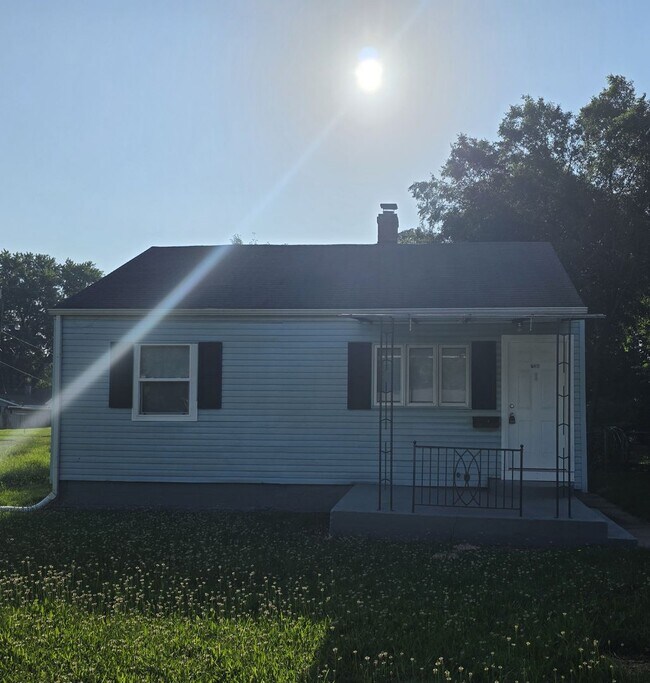Building Photo - 2-Bedroom, 1-Bathroom Home with Basement – $1,100/Month | Accepting Section 8