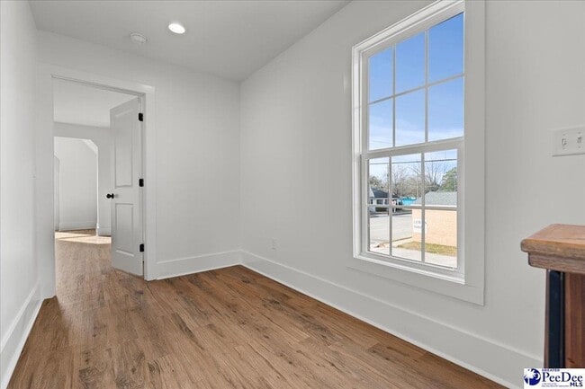 Building Photo - 501 W Cheves St