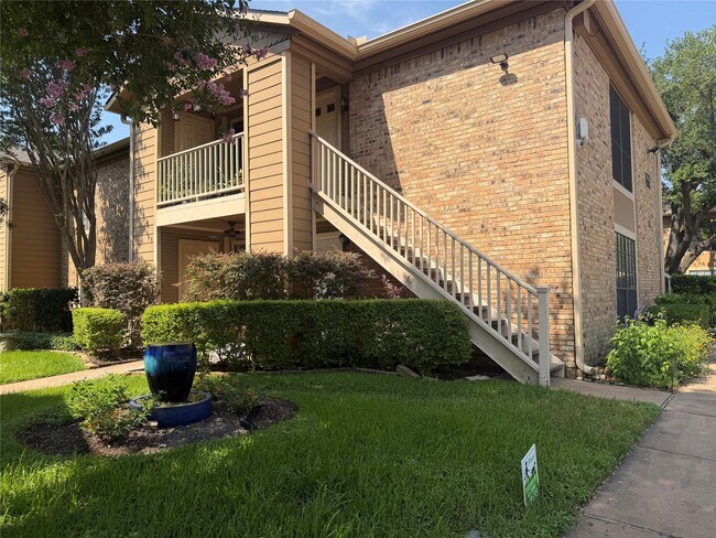 Building Photo - 1311 Antoine Dr