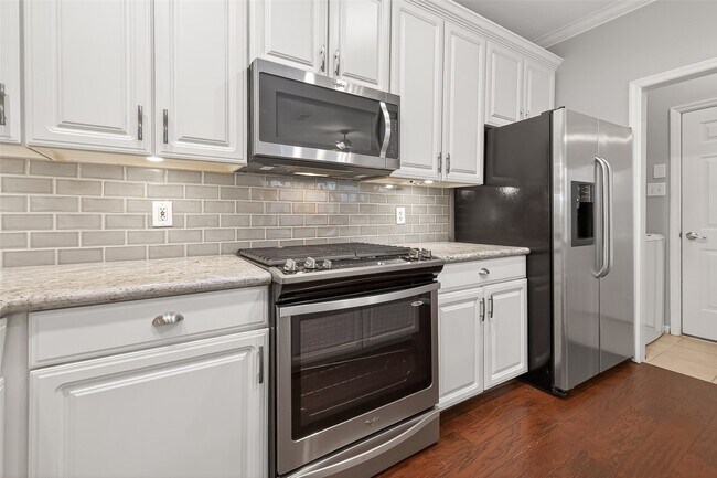 Building Photo - 2330 Everest Way