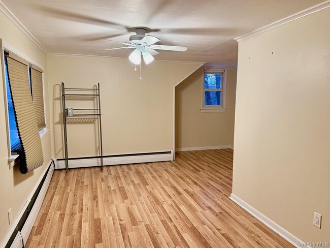 Building Photo - 230 Warn Ave