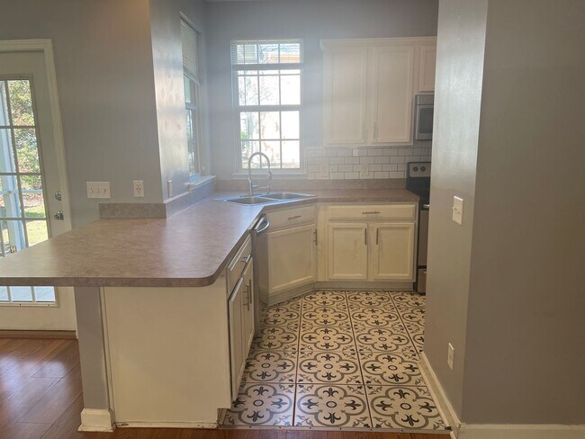 Building Photo - ** 1 Month Free Rent** Beautiful 3 Bedroom/ 2.5 Bath Unfurnished Townhouse in Wellstone!