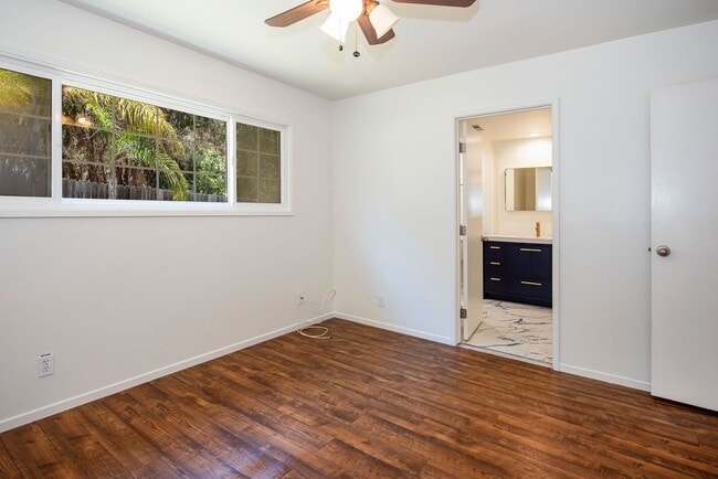 Building Photo - Santa Barbara Shores 4 bd / 2 bth - walkin...