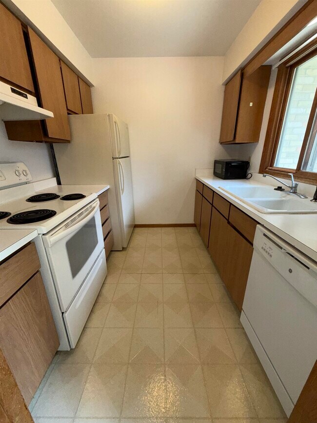 Building Photo - 221 Nautilus Dr