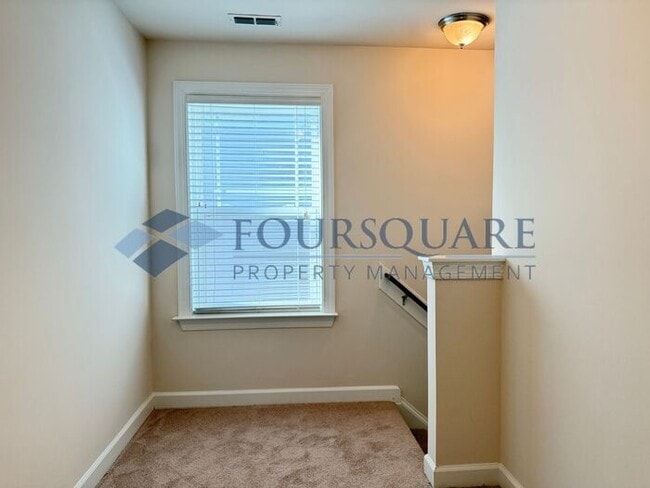 Building Photo - Spacious End-Unit Townhome with 2-Car Garage & Private Patio – Near Beaver Creek & Downtown Apex