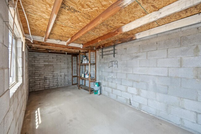 Building Photo - 9427 N 1st Ave