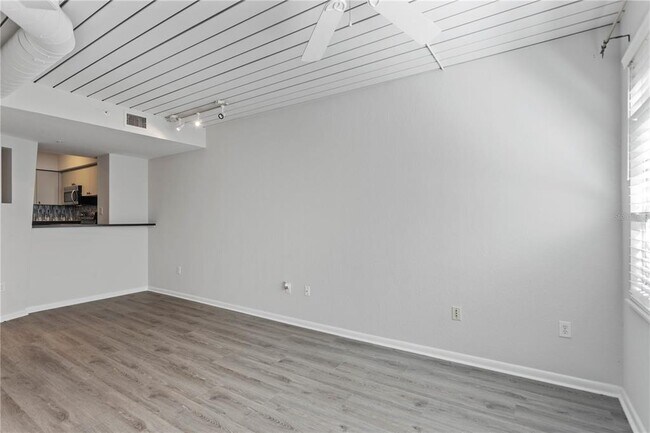 Building Photo - 2411 W Horatio St