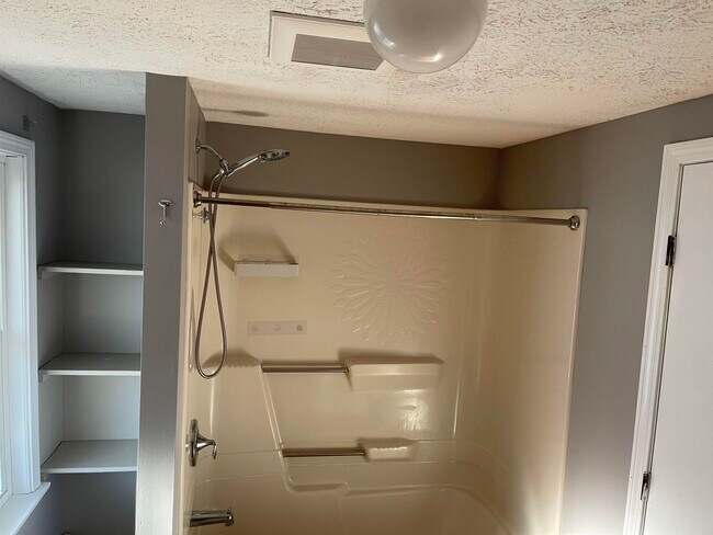 Building Photo - 520 Beech St