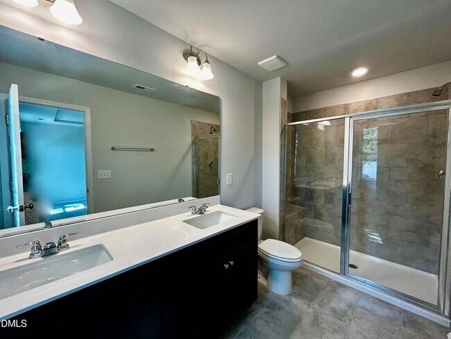 Building Photo - 154 Paramount Dr