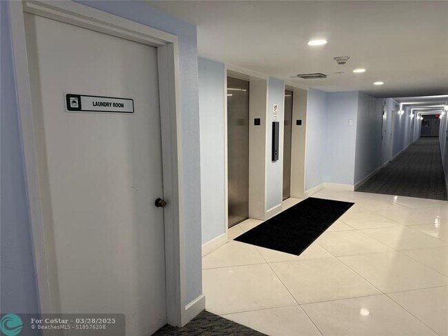 Building Photo - 1236 Hillsboro Mile