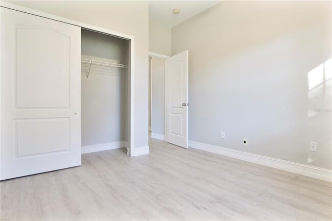 Building Photo - 2560 Tall Maple Loop