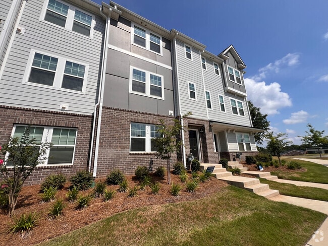 Building Photo - 3714 Memorial Pkwy